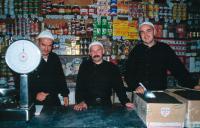 Młodzi sklepikarze z Suwayda.